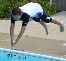 zwem abc wet sweatshirt in pool